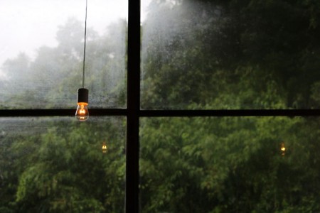 雨の日窓硝子